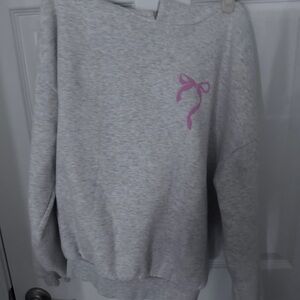 Edikted Light Gray Sweatshirt with Pink Bow